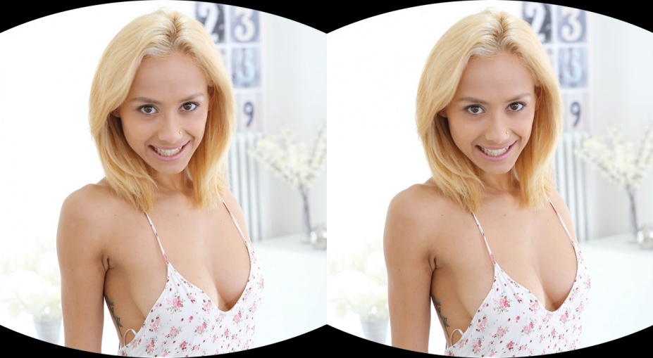 Cheerful Blonde Teaches the Perfect Masturbation thumb main